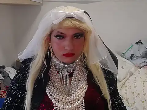 VanesaCrossic online show from May 7, 2026, 8:31 am