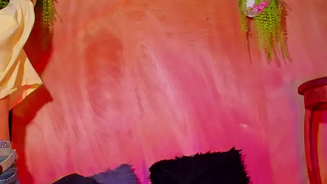 Snapshot of Leo_Glow chatting on February 3, 2026, 1:05 pm Leo Glow online show from February 3, 2026, 1:05 pm