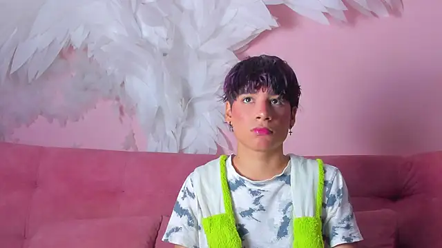 Snapshot of Leo_Glow chatting on February 6, 2026, 1:14 pm Leo Glow online show from February 6, 2026, 1:14 pm