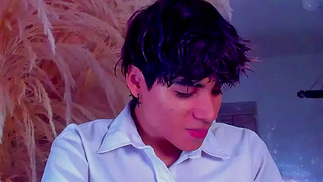 Snapshot of Leo_Glow chatting on February 12, 2026, 12:55 pm Leo Glow online show from February 12, 2026, 12:55 pm