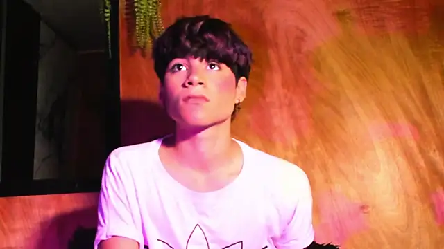 Snapshot of Leo_Glow chatting on February 16, 2026, 12:56 pm Leo Glow online show from February 16, 2026, 12:56 pm