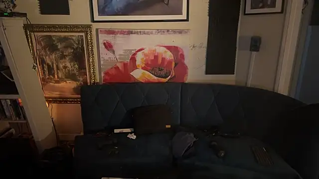 Snapshot of IntimeWild chatting on December 4, 2025, 11:46 pm IntimeWild online show from December 4, 2025, 11:46 pm