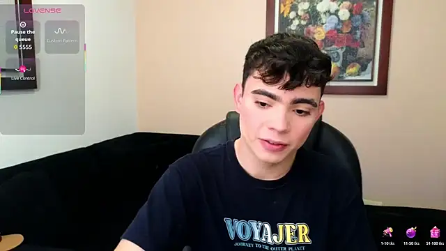 petitegigant33 online show from November 2, 2025, 9:50 pm