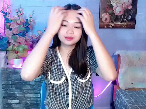 lustfullakim online show from June 4, 2026, 4:35 pm