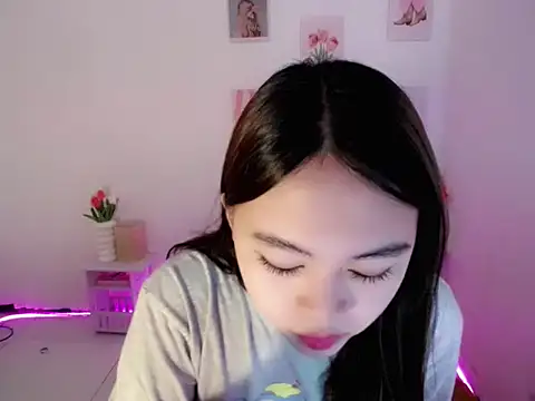 lustfullakim online show from July 26, 2026, 12:01 pm