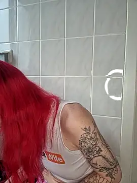 SkinnyGinny online show from November 10, 2025, 9:08 am