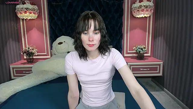 DoseOfDaisy online show from November 19, 2025, 12:27 pm