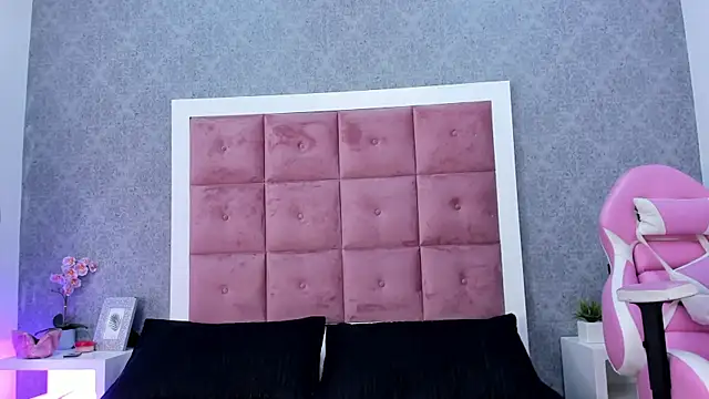 ailenaranda online show from November 22, 2025, 12:15 pm