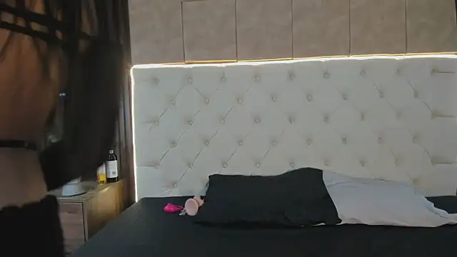 Camiila rosse online show from November 8, 2025, 7:34 pm