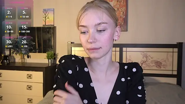 ShanelTunon online show from November 19, 2025, 8:09 pm