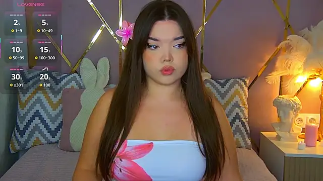 NaomiAster online show from November 15, 2025, 6:00 am