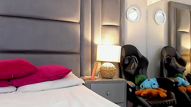 BriannaRivera online show from December 1, 2025, 12:32 pm