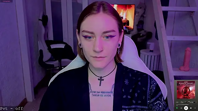 Snapshot of RetroMarie chatting on November 13, 2025, 2:43 am RetroMarie online show from November 13, 2025, 2:43 am