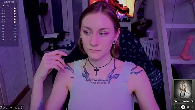 Snapshot of RetroMarie chatting on November 13, 2025, 4:39 pm RetroMarie online show from November 13, 2025, 4:39 pm