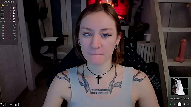 Snapshot of RetroMarie chatting on November 14, 2025, 5:06 am RetroMarie online show from November 14, 2025, 5:06 am