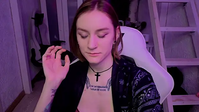 Snapshot of RetroMarie chatting on December 1, 2025, 9:42 pm RetroMarie online show from December 1, 2025, 9:42 pm