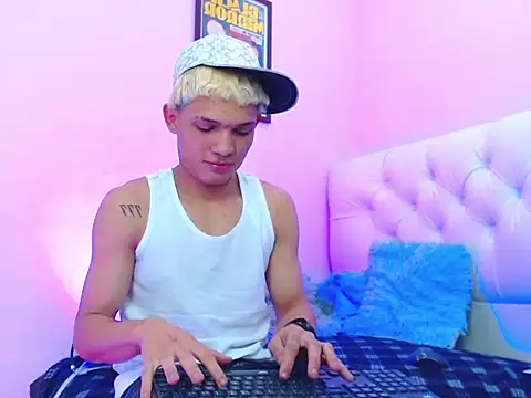 bad boy hottx online show from November 6, 2025, 8:32 pm