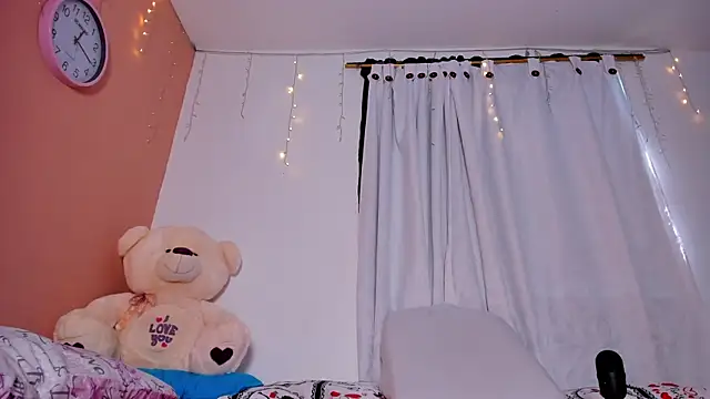 Snapshot of miah_smith123 chatting on November 12, 2025, 5:13 pm miah smith123 online show from November 12, 2025, 5:13 pm