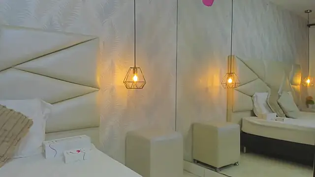 laurettedela rouse online show from November 14, 2025, 11:09 am