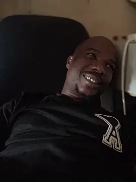 Snapshot of Ndodemnyama@xh chatting on December 21, 2025, 6:42 am Ndodemnyamaxh online show from December 21, 2025, 6:42 am