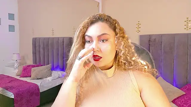 Sweet Rosee  online show from December 17, 2025, 1:06 pm