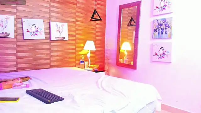 Mia Sensation  online show from April 16, 2026, 9:04 pm