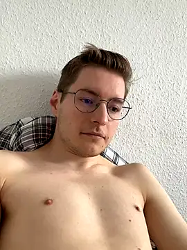 Snapshot of NudistenDavid chatting on November 3, 2025, 1:01 pm NudistenDavid online show from November 3, 2025, 1:01 pm