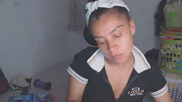 shayna cute online show from May 17, 2026, 3:48 am
