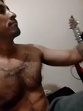 m8je online show from November 2, 2025, 1:57 pm