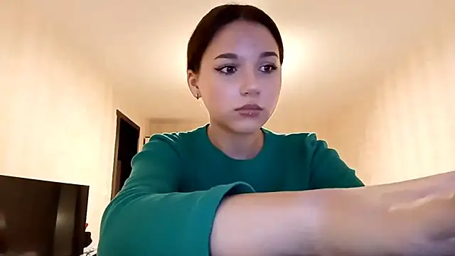 CorinneNewbert online show from November 18, 2025, 2:54 pm