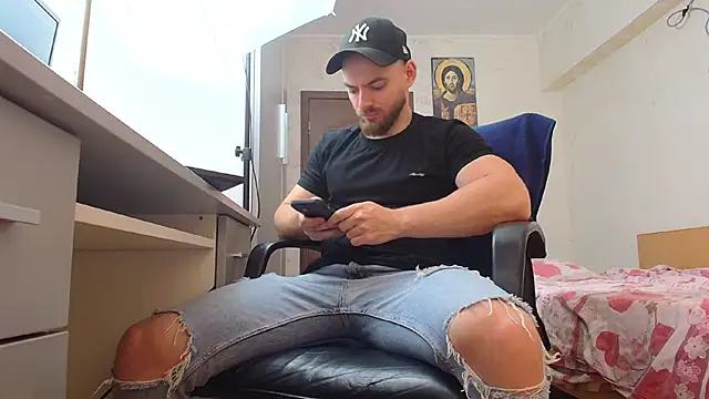 Snapshot of Ryanstone_ chatting on June 3, 2026, 4:26 am Ryanstone online show from June 3, 2026, 4:26 am