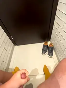 ChubbyBrit online show from December 1, 2025, 3:17 pm