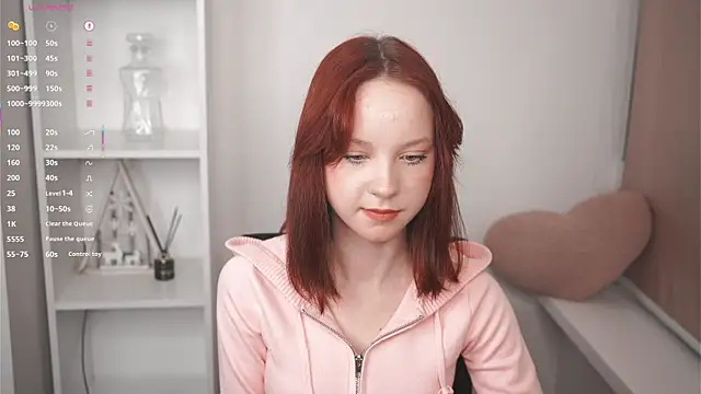 Snapshot of MaisieStarlight chatting on February 18, 2026, 5:09 pm MaisieStarlight online show from February 18, 2026, 5:09 pm