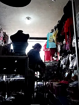 camimar23 online show from December 15, 2025, 4:44 pm