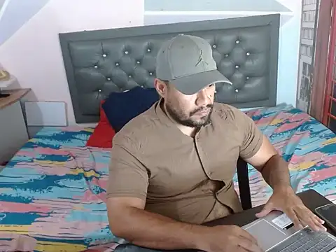 Snapshot of Ramses_36 chatting on May 25, 2026, 12:27 am Ramses 36 online show from May 25, 2026, 12:27 am