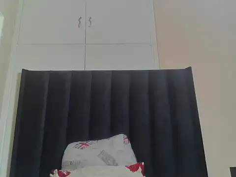 Snapshot of SweetSavage18 chatting on May 13, 2026, 7:33 pm SweetSavage18 online show from May 13, 2026, 7:33 pm