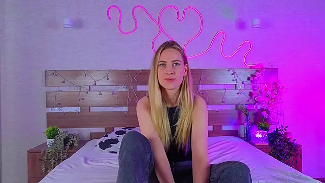 Snapshot of TonyaReid chatting on December 18, 2025, 5:19 pm TonyaReid online show from December 18, 2025, 5:19 pm