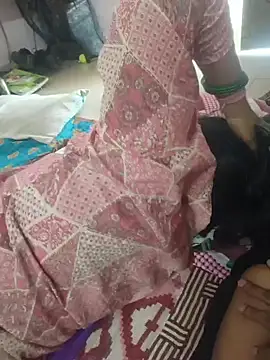 Lailamajnu1996 online show from May 12, 2026, 4:53 am