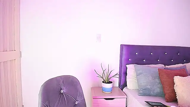 Snapshot of BryanaSmiths chatting on November 30, 2025, 10:25 pm BryanaSmiths online show from November 30, 2025, 10:25 pm