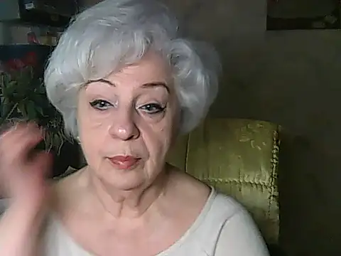 Snapshot of ValeriaKroww chatting on May 4, 2026, 5:36 am ValeriaKroww online show from May 4, 2026, 5:36 am