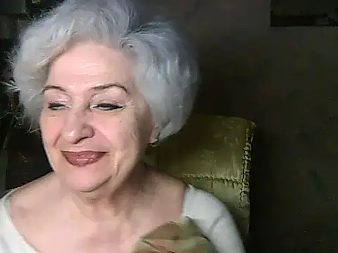 Snapshot of ValeriaKroww chatting on May 5, 2026, 5:43 pm ValeriaKroww online show from May 5, 2026, 5:43 pm