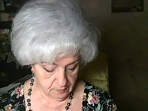 Snapshot of ValeriaKroww chatting on May 6, 2026, 6:35 pm ValeriaKroww online show from May 6, 2026, 6:35 pm
