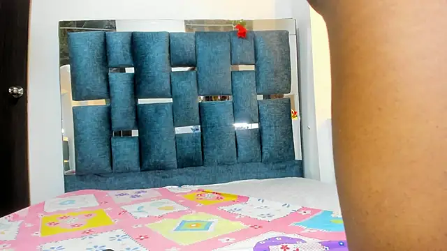 Jazmin040 online show from November 12, 2025, 1:00 pm