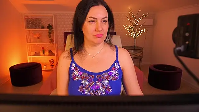 VelvetLuck online show from April 15, 2026, 6:09 am