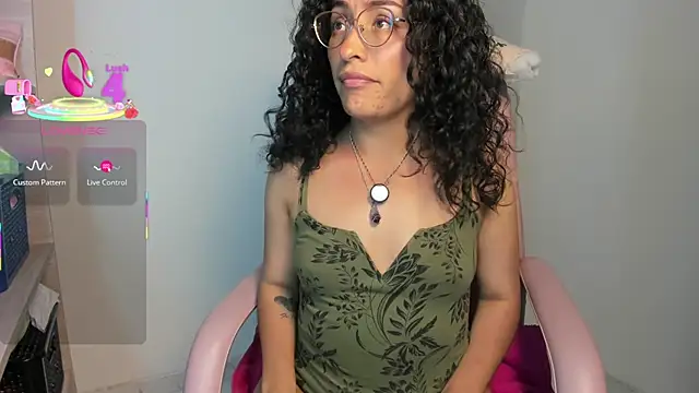 misslya00 online show from December 5, 2025, 8:05 pm