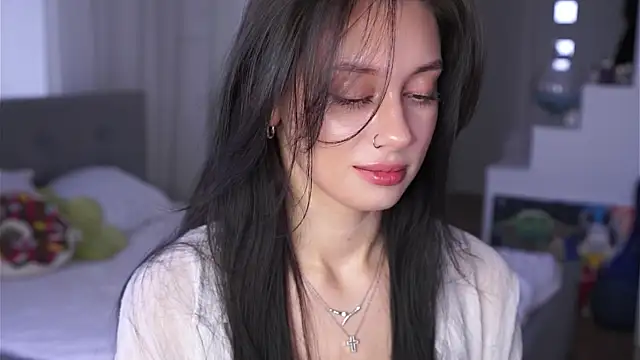 MarvisKuhIo online show from November 13, 2025, 5:39 am