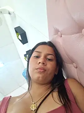 lapicarona18 online show from December 18, 2025, 3:51 pm