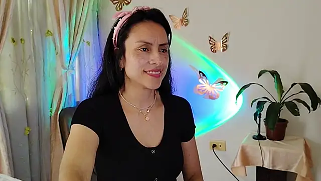 Snapshot of Bella_Exhibition chatting on November 28, 2025, 6:43 pm Bella Exhibition online show from November 28, 2025, 6:43 pm