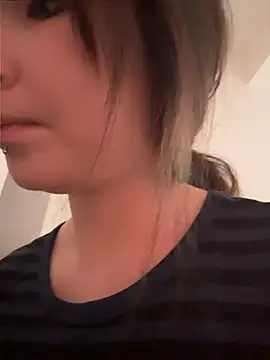 Lissssssa online show from April 16, 2026, 1:12 pm