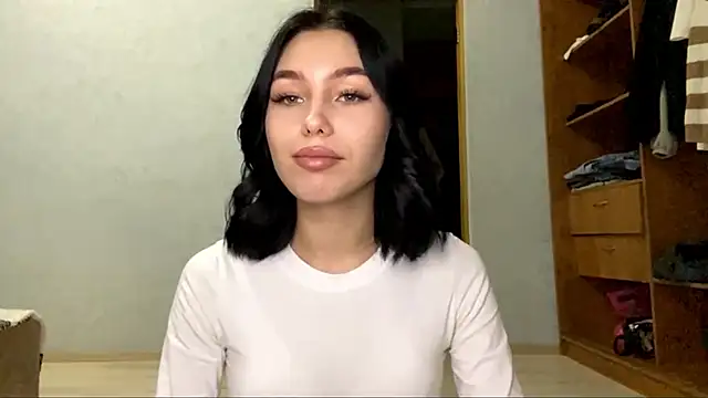 LonnaStehlik online show from November 5, 2025, 6:52 pm